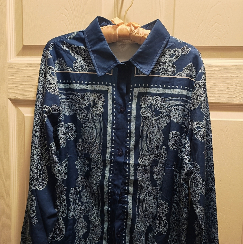MissLook Navy and White Paisley Button-Up Shirt